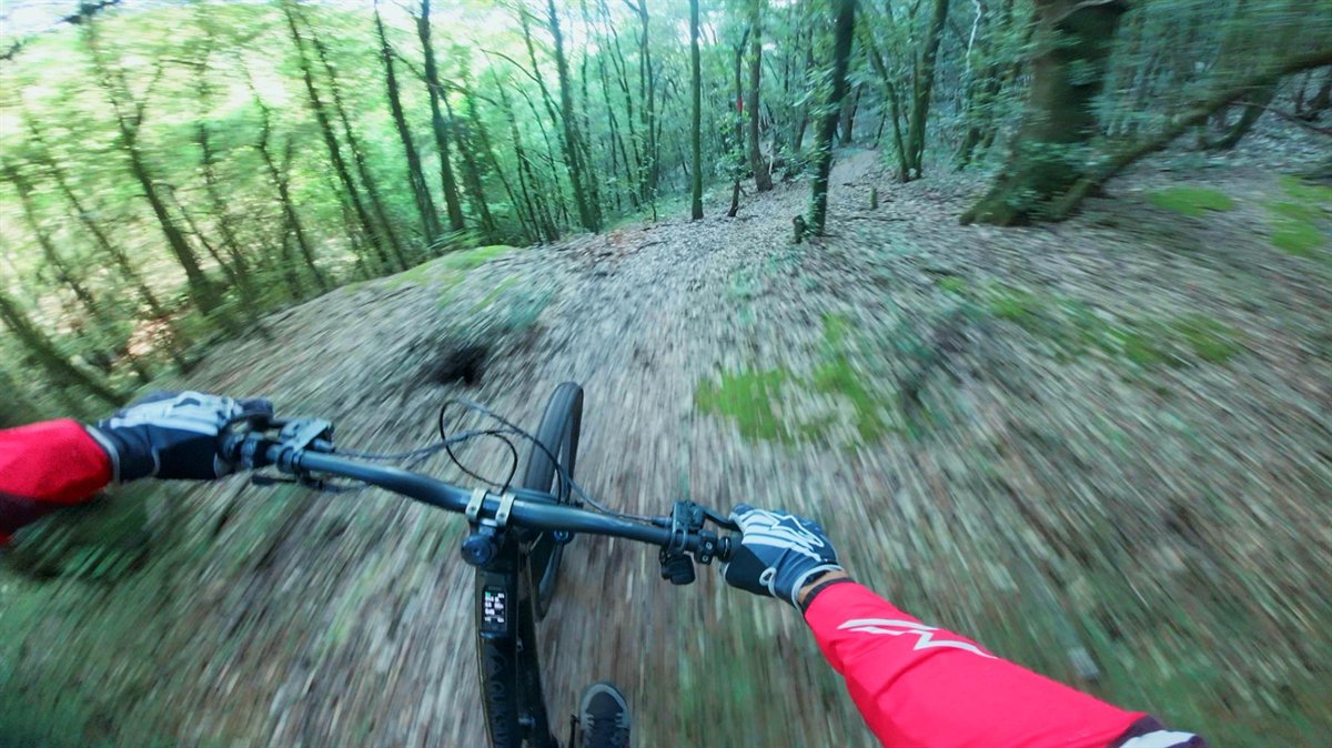 Amflow PX Carbon: la e-MTB che ridefinisce il concetto di potenza